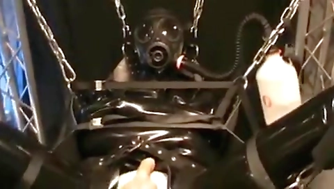 Horny guy fucks his girlfriend's pussy