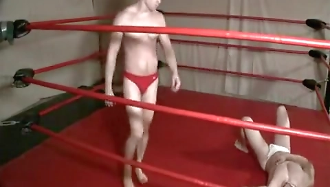 Sexy blonde take been titusle with her pussy and ass