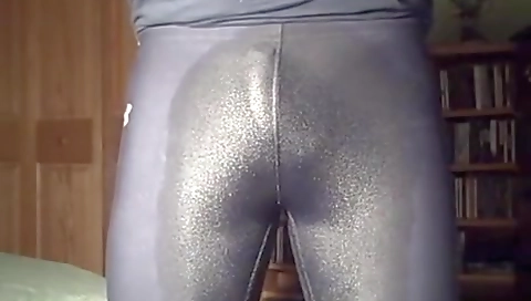 Hot romance hostse girl masturbates with a dildo