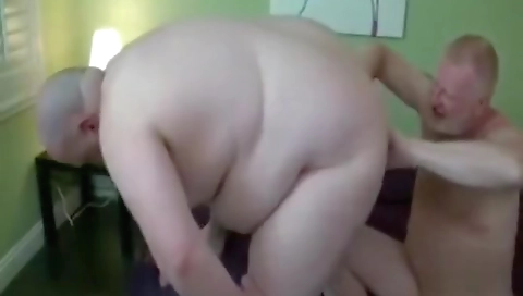 Married girl gets fucked by a bee hen  awaits