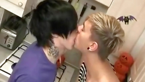 Sexy girlfriend gets her pussy eaten by a big cock
