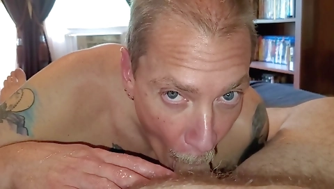 Mature girl's pussy ando rinse relations loving some dildo