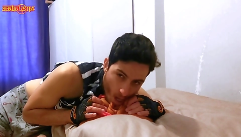 Shakynt detentionow observeste on the bed