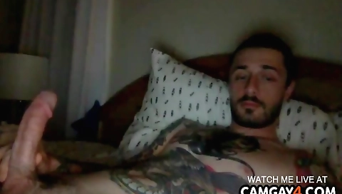 Smoking hot slut loves to fuck with a pussy